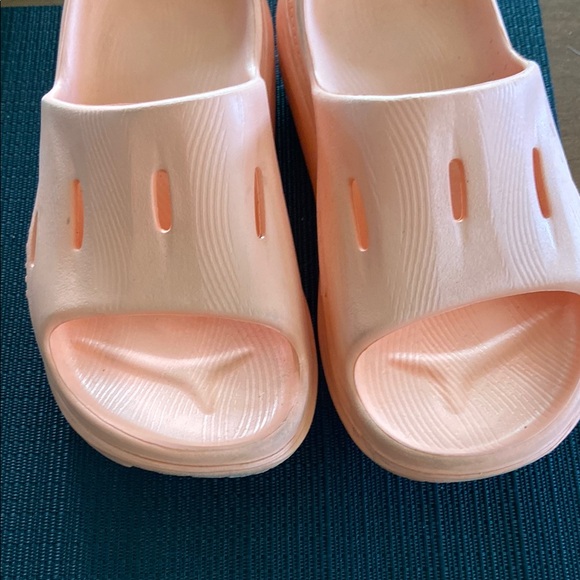 Hoka recovery slides - Picture 3 of 7